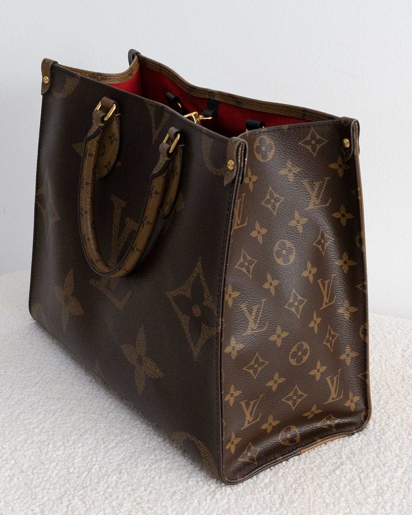 LOUIS VUITTON OnTheGo MM