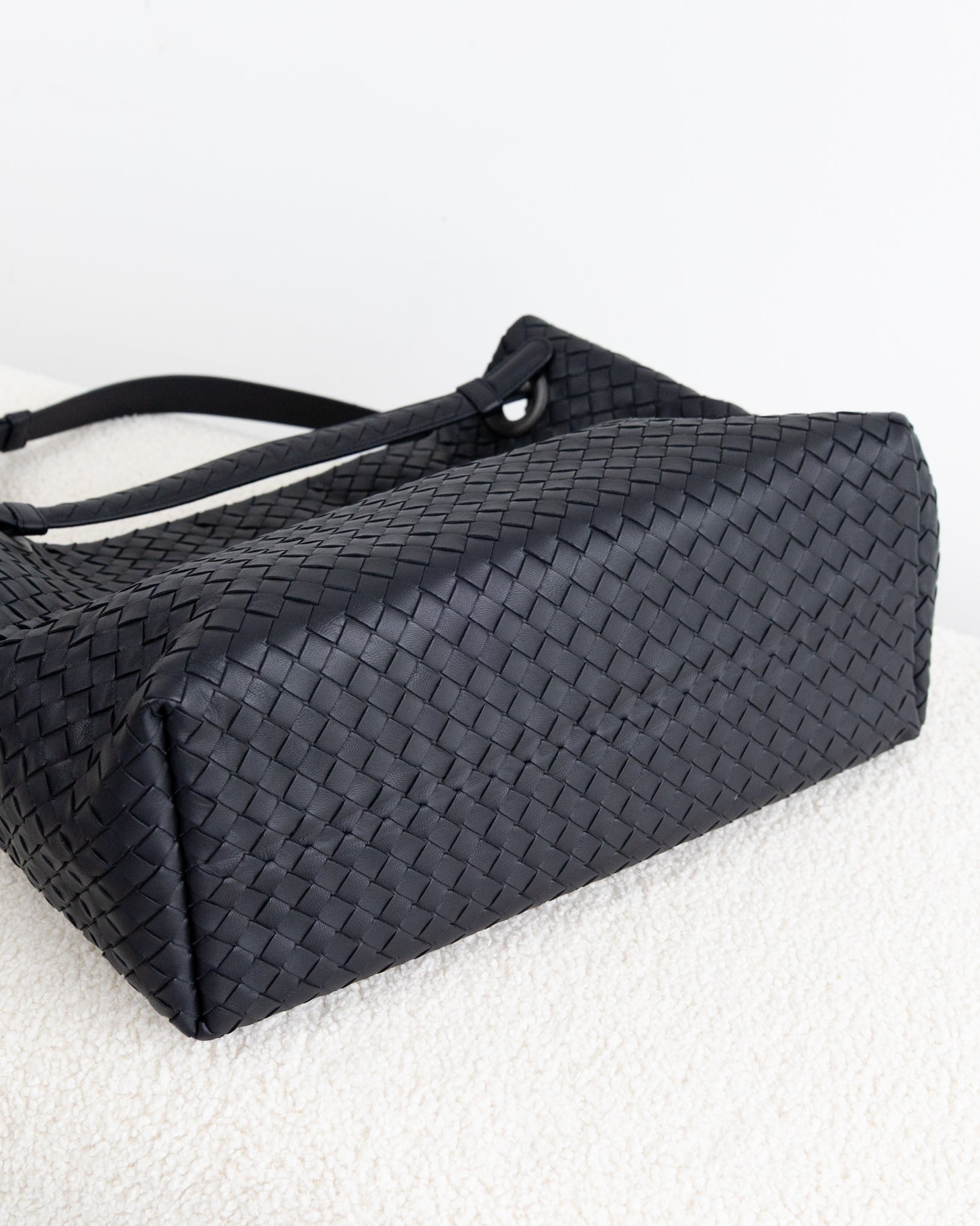 BOTTEGA VENETA Tote - THE VOG CLOSET