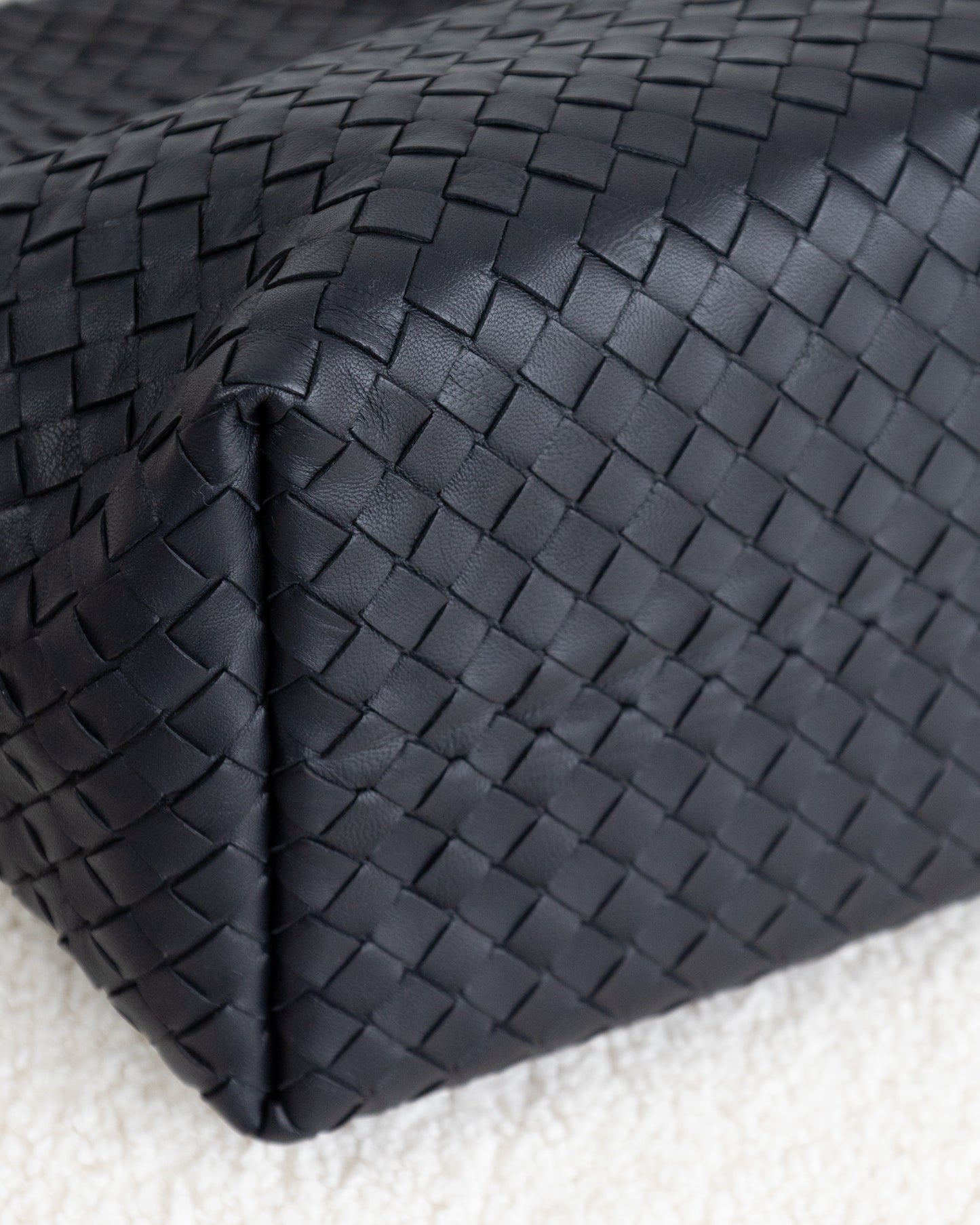 BOTTEGA VENETA Tote - THE VOG CLOSET
