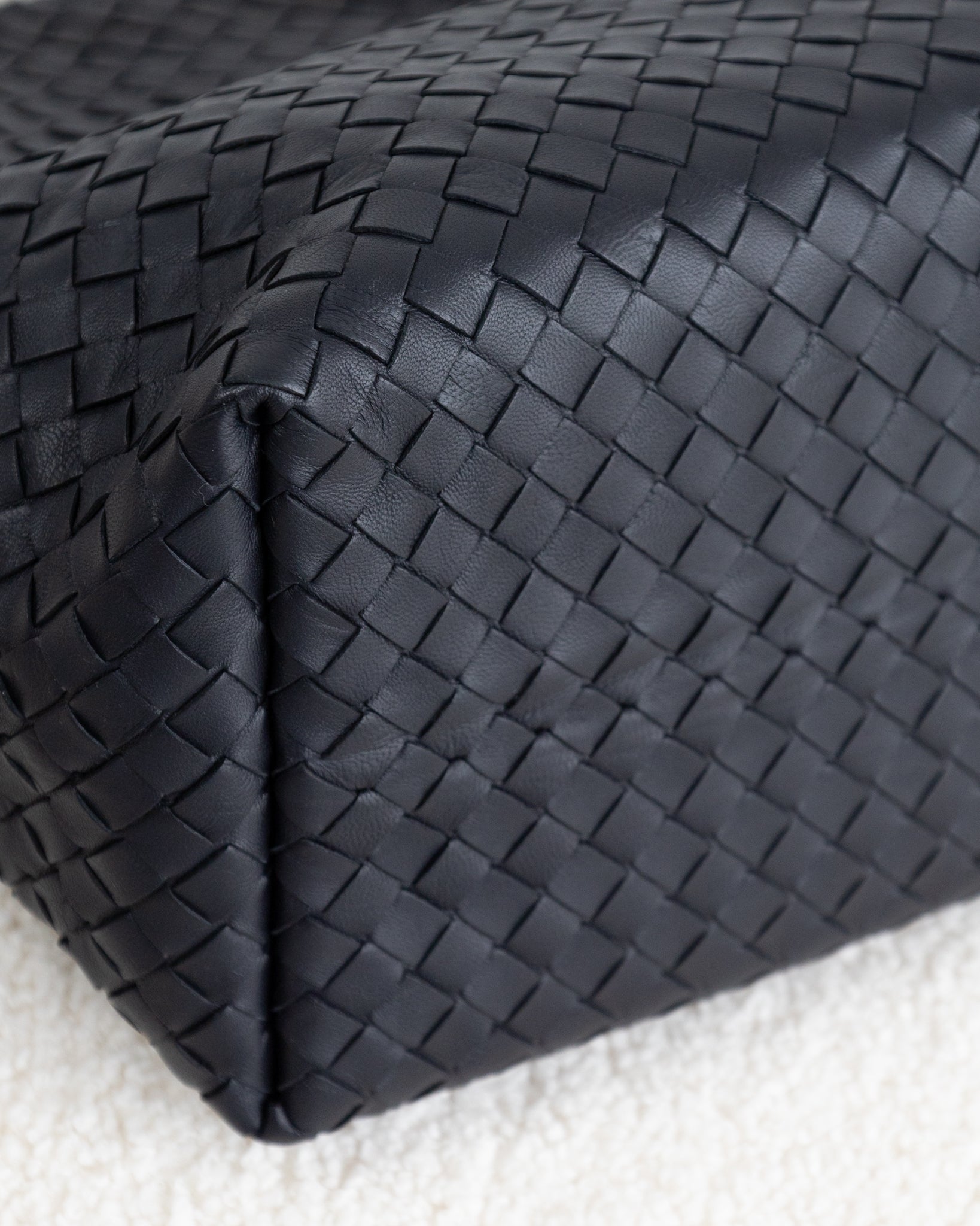 BOTTEGA VENETA Tote - THE VOG CLOSET