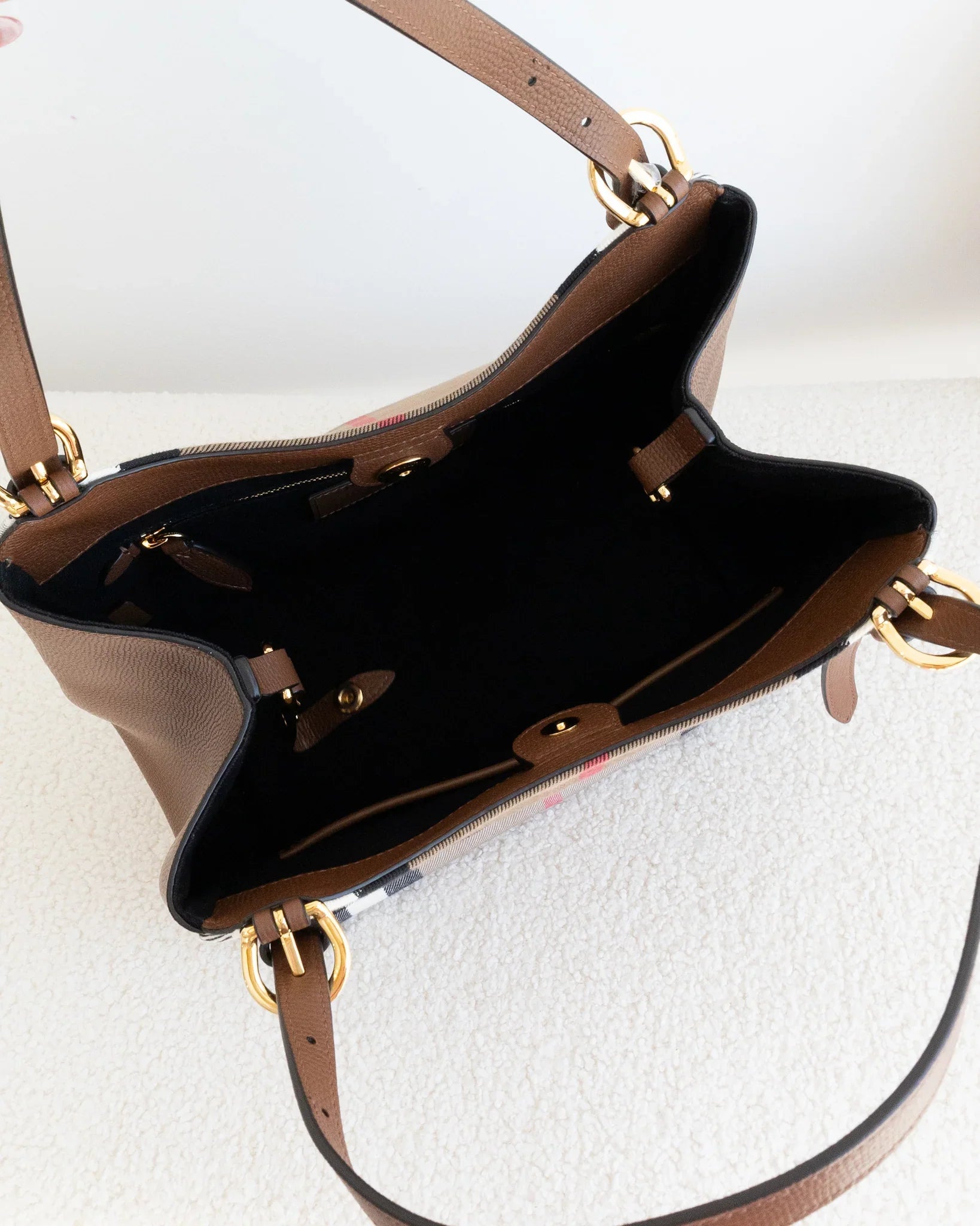 BURBERRY Tote - THE VOG CLOSET