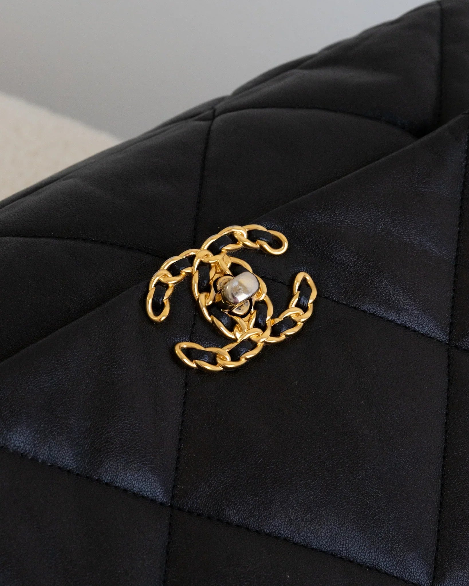CHANEL 19 Maxi - THE VOG CLOSET