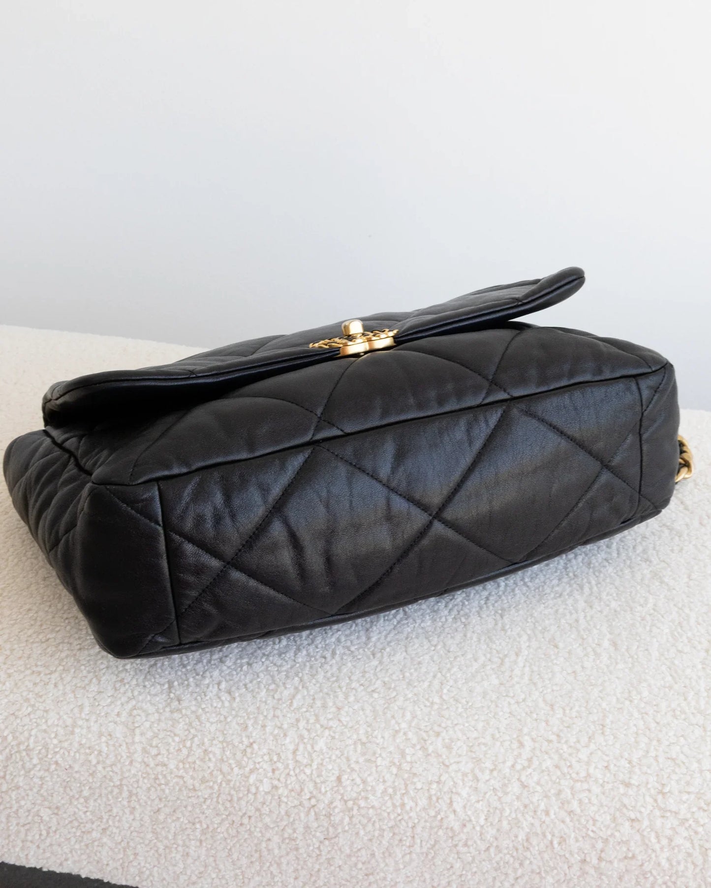 CHANEL 19 Maxi - THE VOG CLOSET