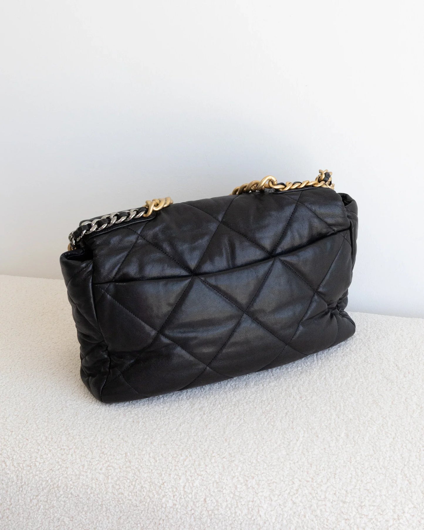 CHANEL 19 Maxi - THE VOG CLOSET