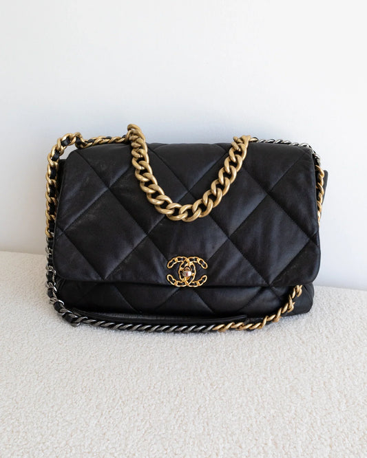 CHANEL 19 Maxi - THE VOG CLOSET