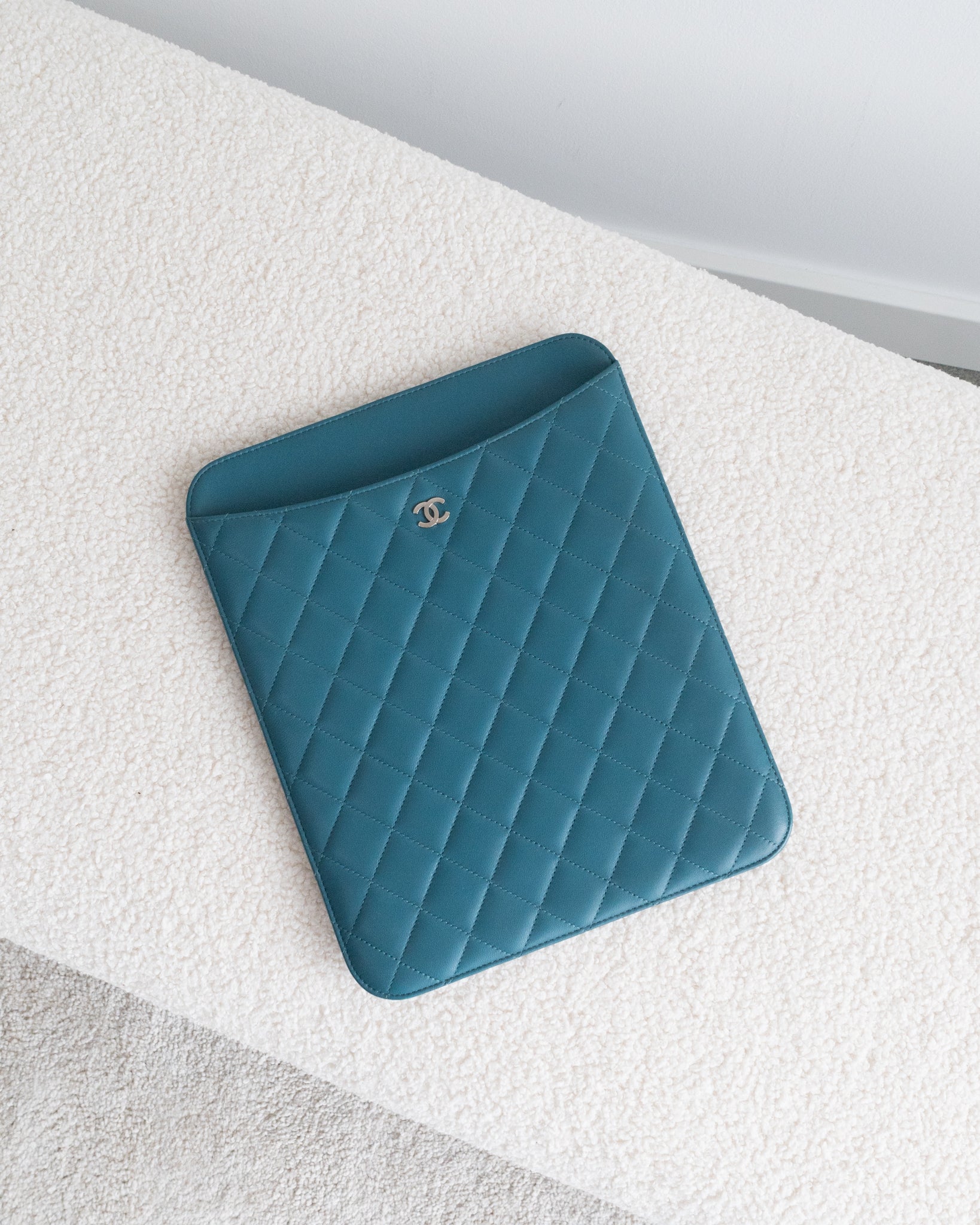 CHANEL Case - THE VOG CLOSET