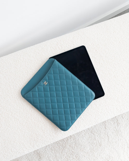 CHANEL Case - THE VOG CLOSET
