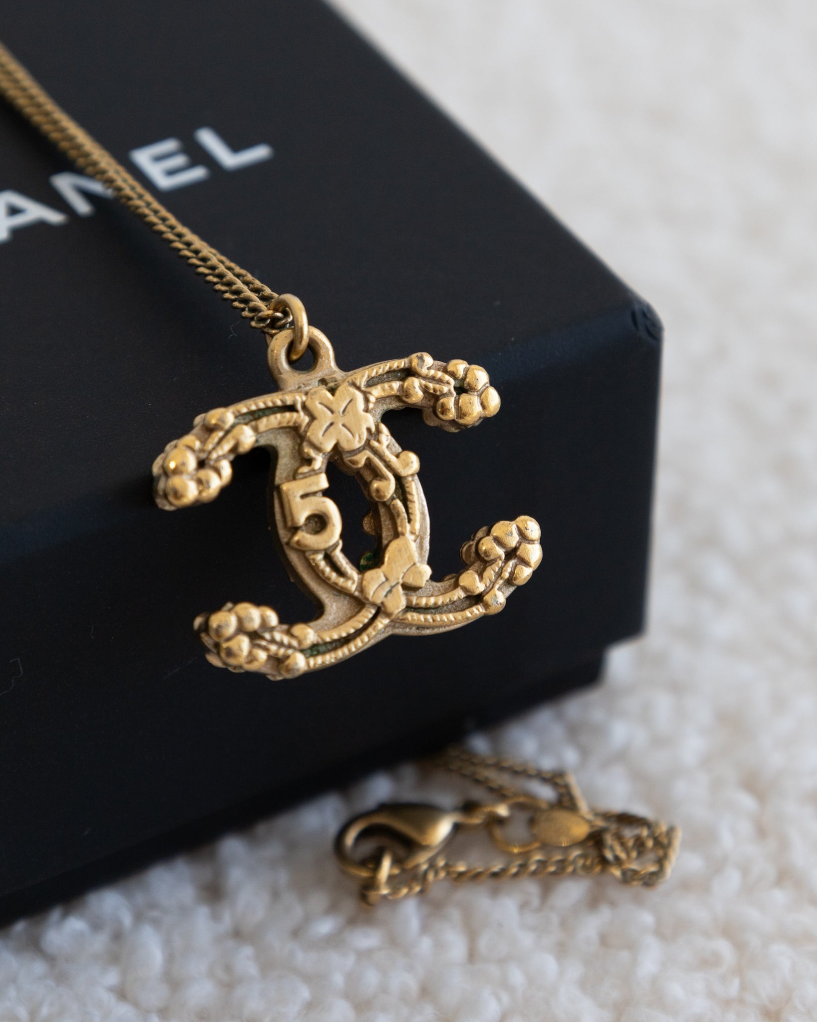 CHANEL CC Necklace - THE VOG CLOSET