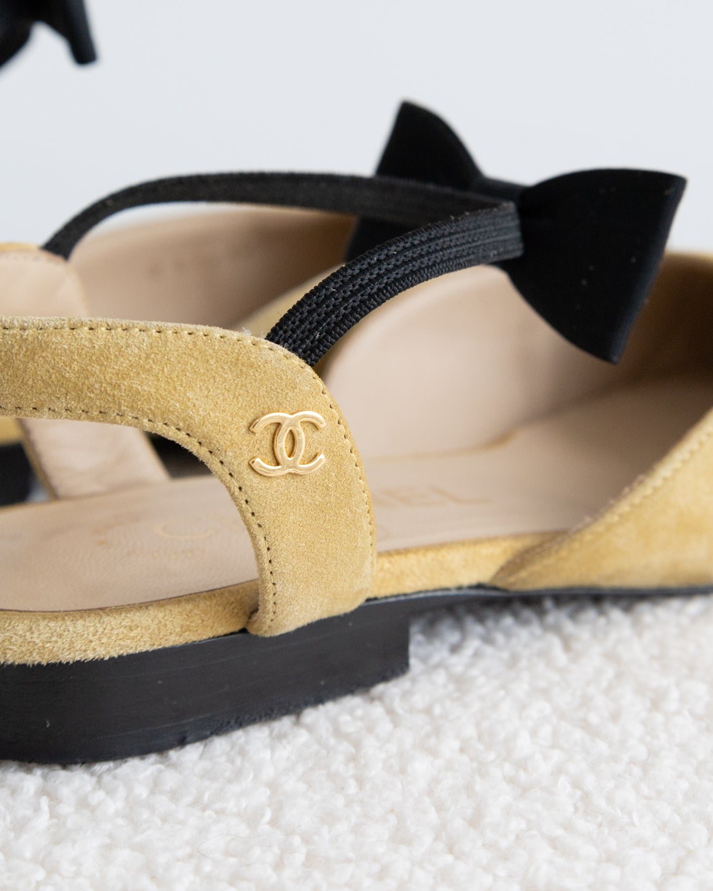 CHANEL Mary Jane 35,5 - THE VOG CLOSET