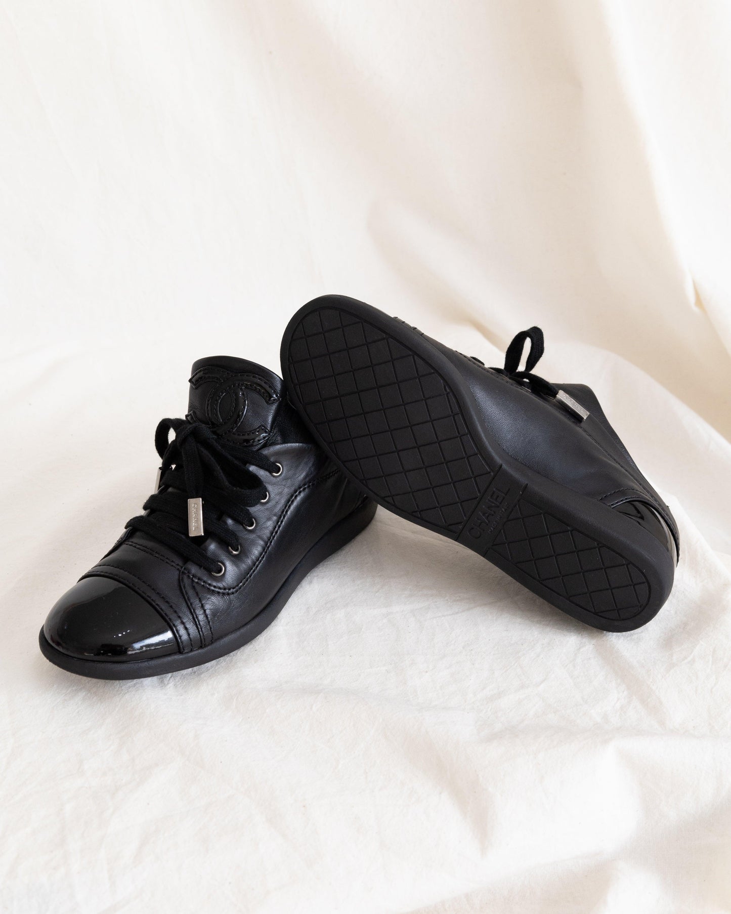 CHANEL Sneakers 36 - THE VOG CLOSET