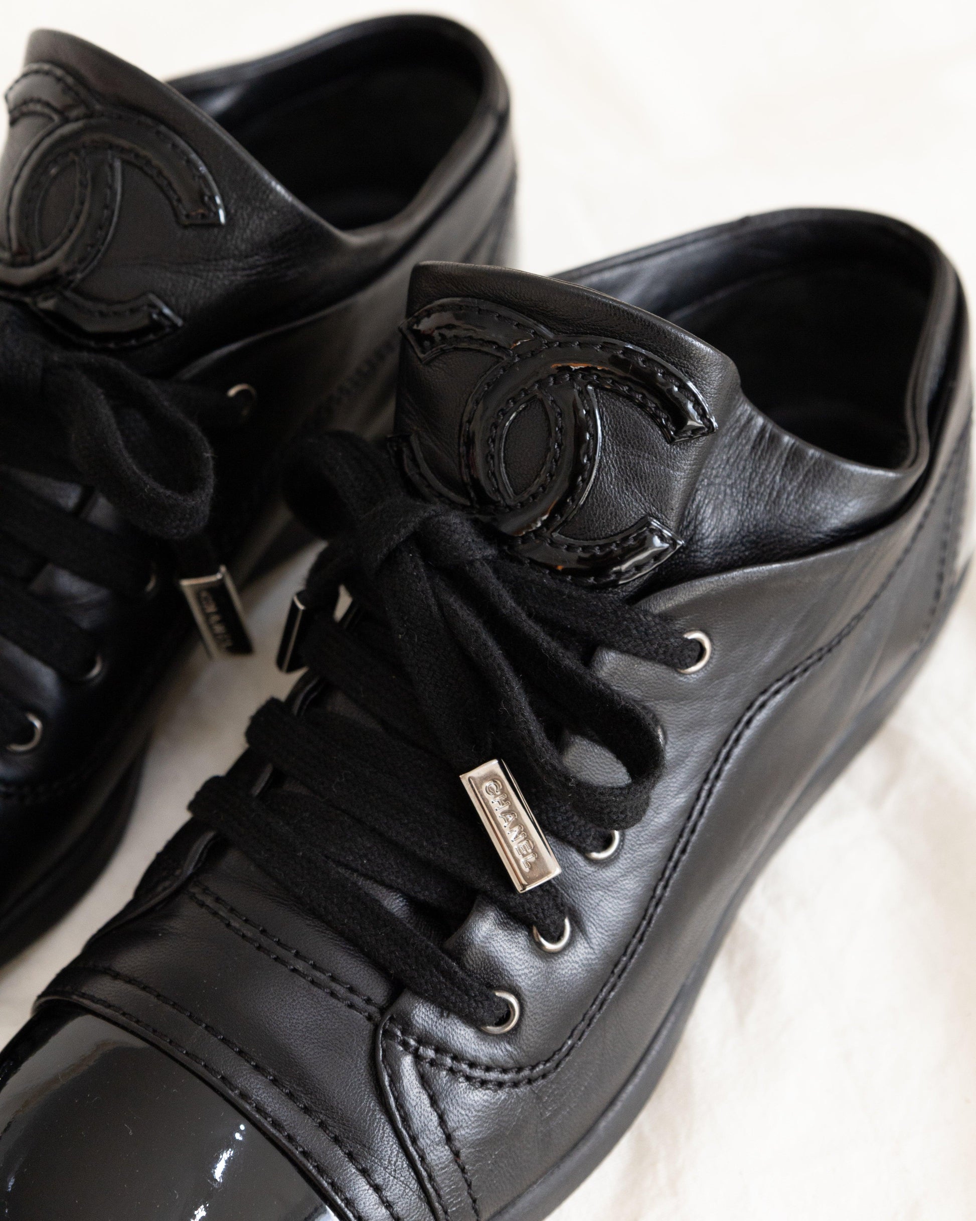 CHANEL Sneakers 36 - THE VOG CLOSET