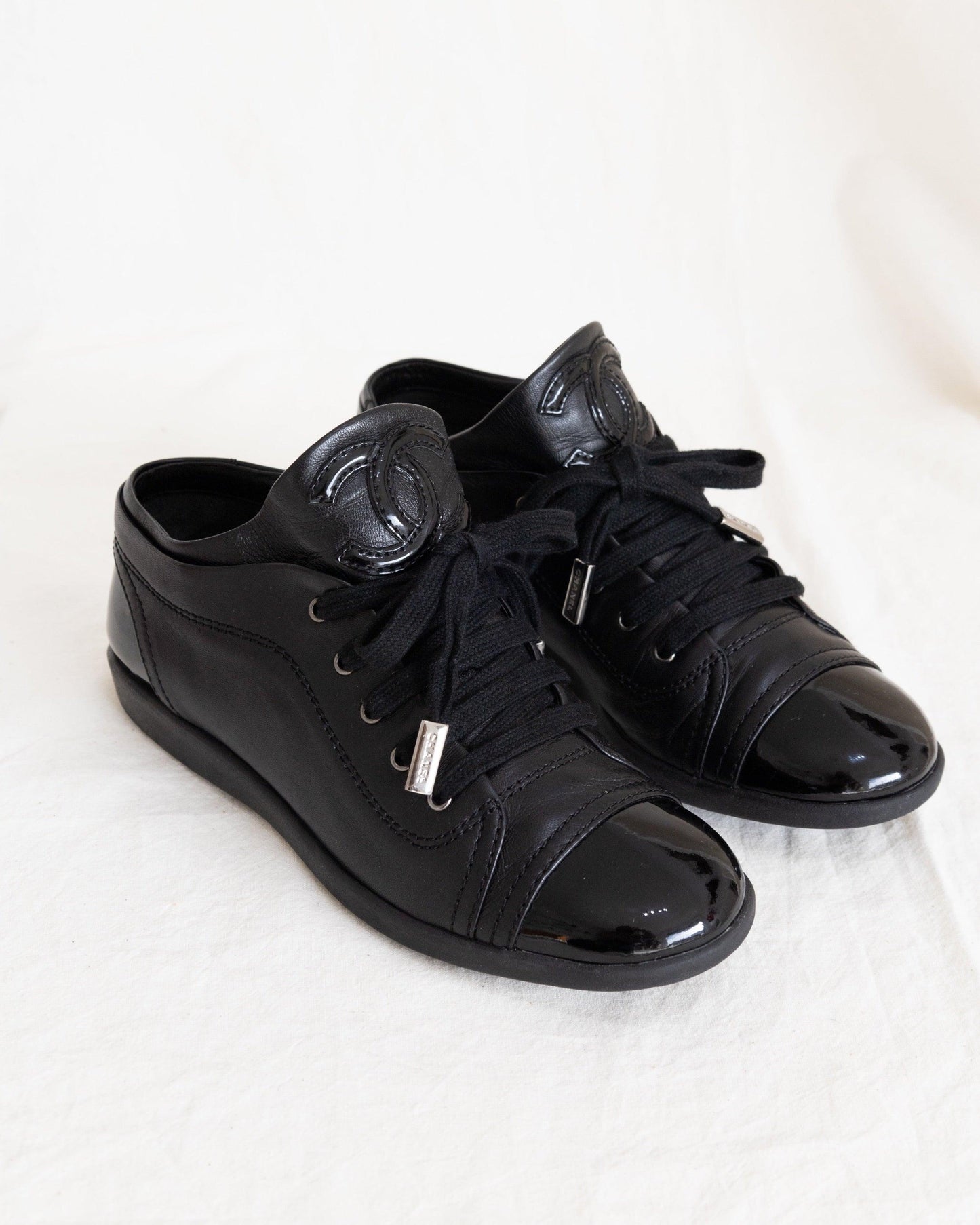 CHANEL Sneakers 36 - THE VOG CLOSET