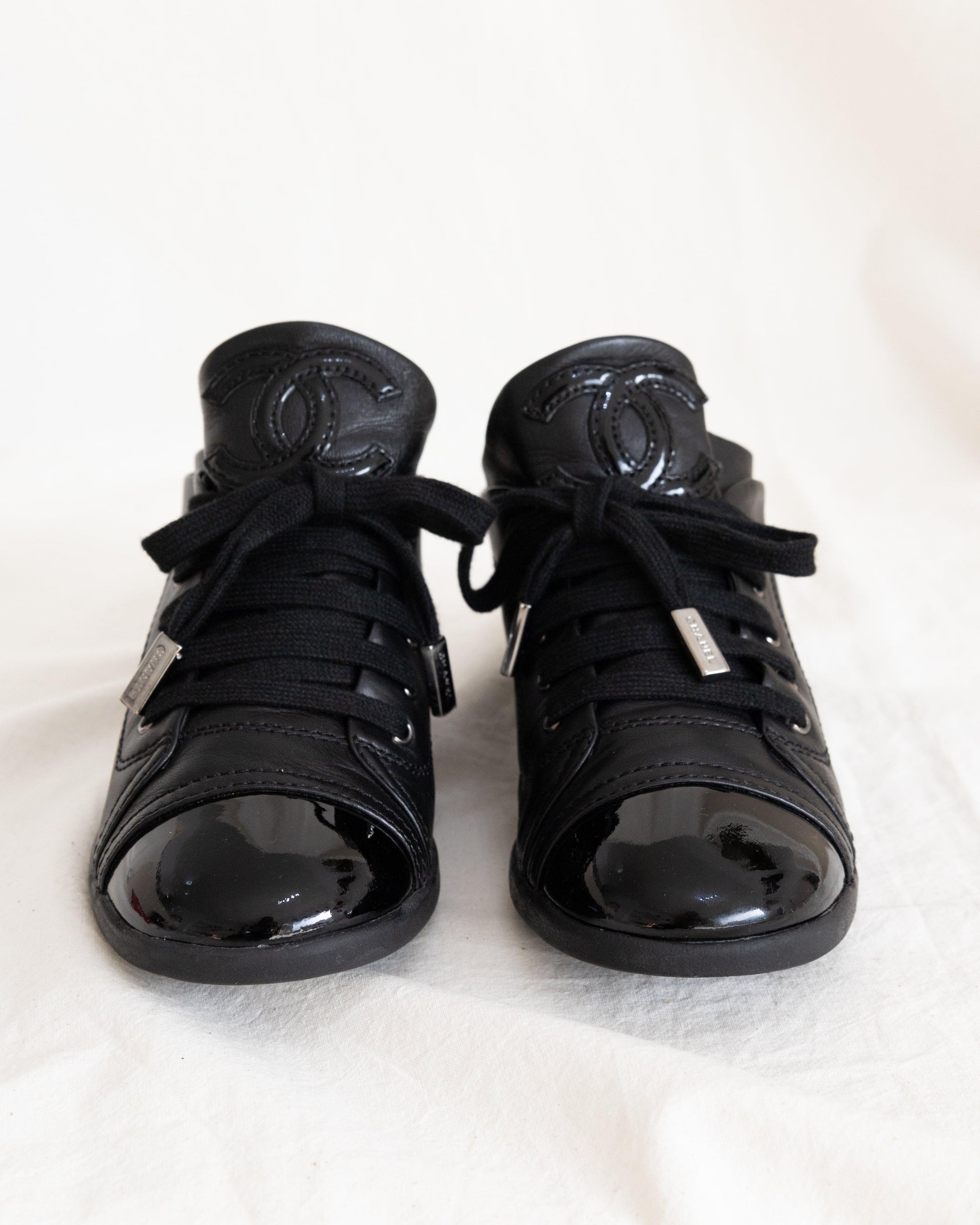 CHANEL Sneakers 36 - THE VOG CLOSET