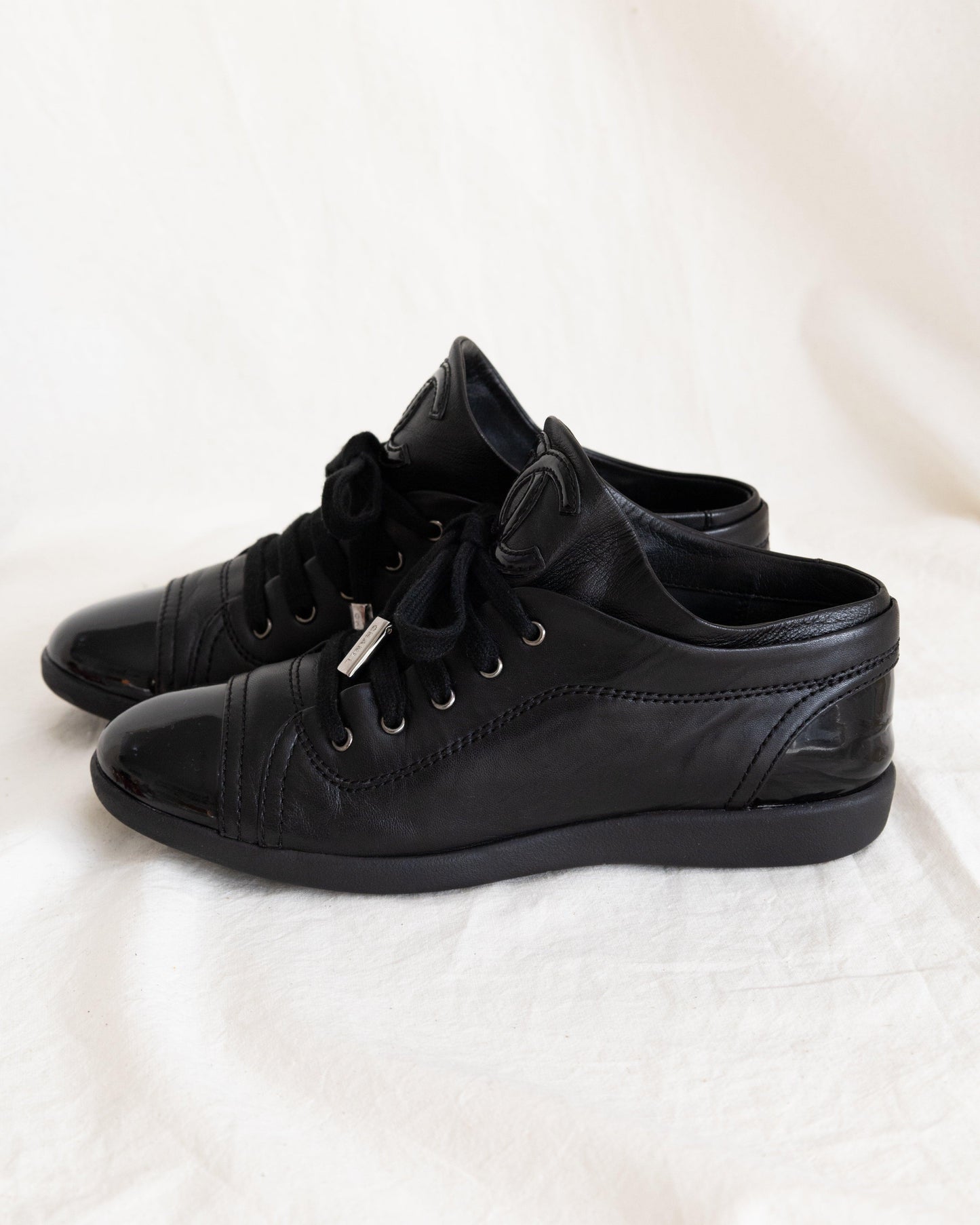 CHANEL Sneakers 36 - THE VOG CLOSET