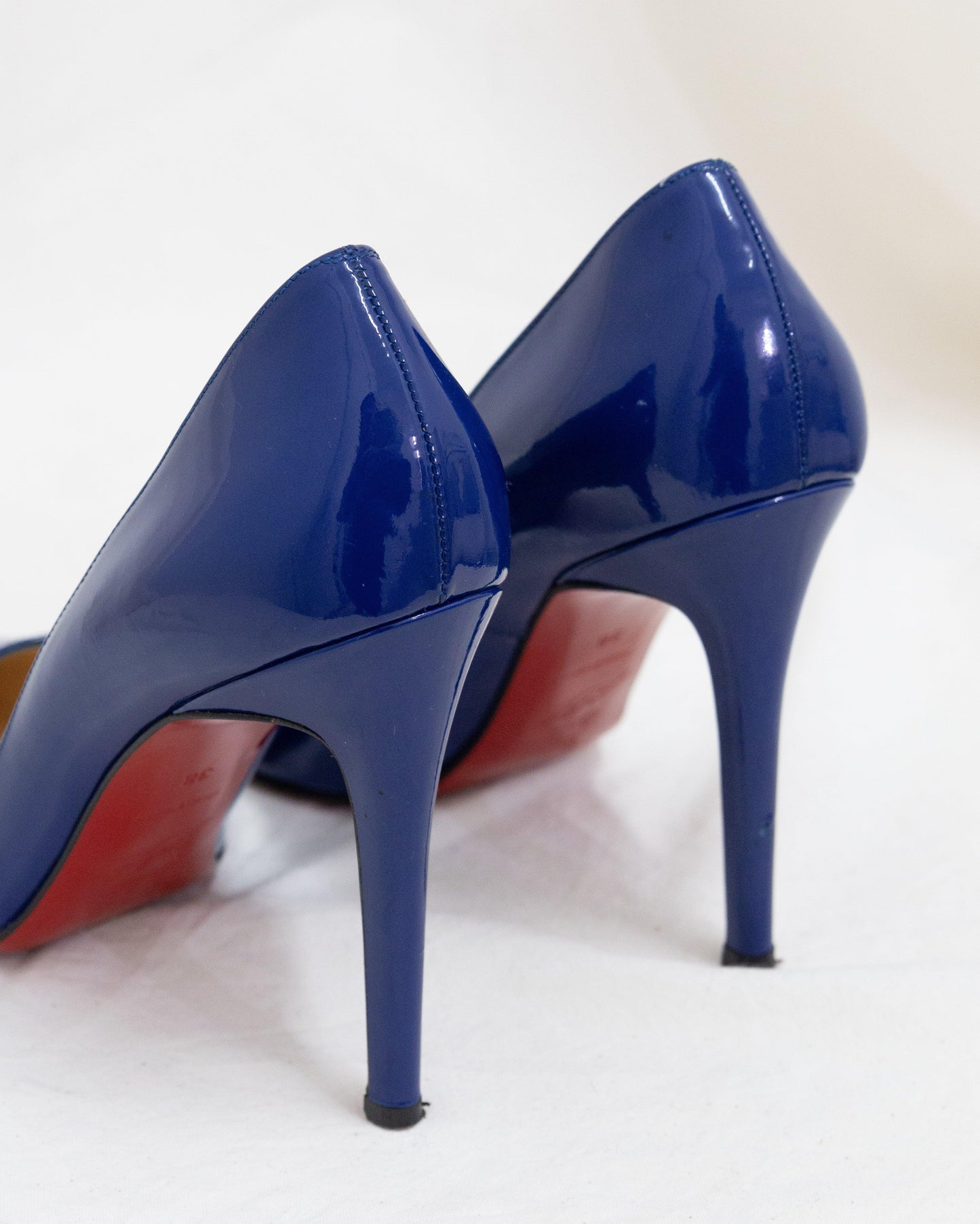 CHRISTIAN LOUBOUTIN 38 - THE VOG CLOSET