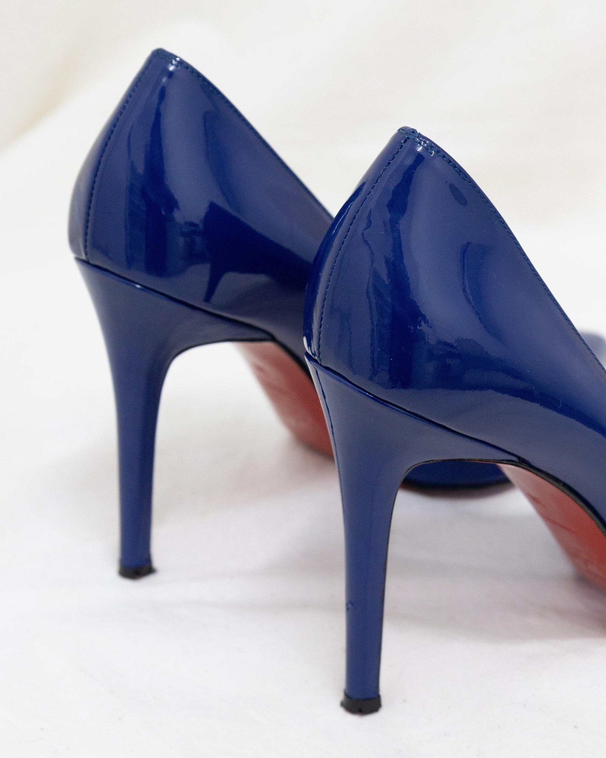 CHRISTIAN LOUBOUTIN 38 - THE VOG CLOSET
