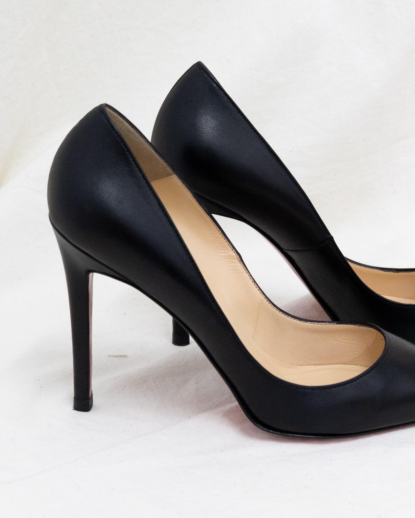 CHRISTIAN LOUBOUTIN 39 - THE VOG CLOSET