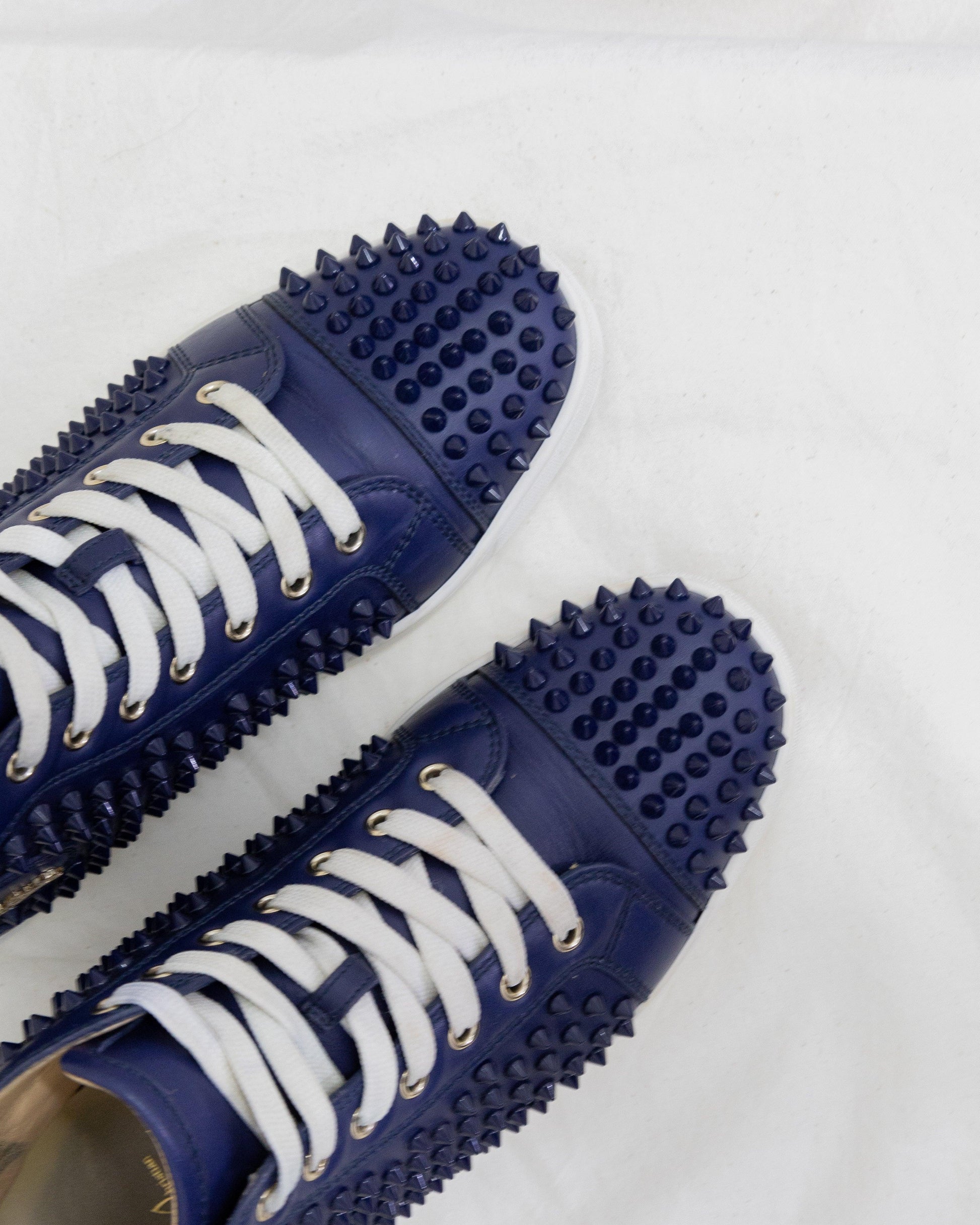 CHRISTIAN LOUBOUTIN Sneakers 39 - THE VOG CLOSET