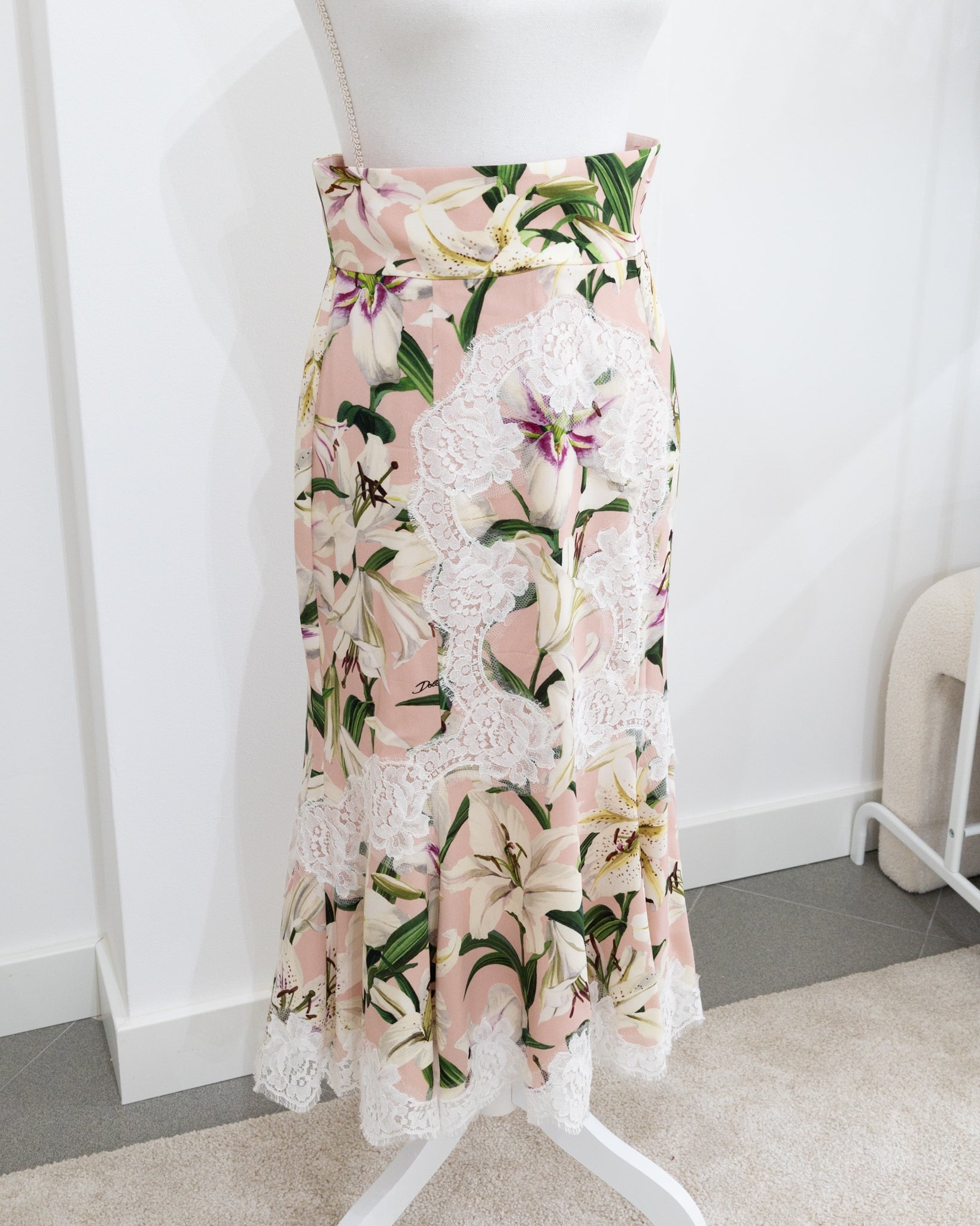 DOLCE GABBANA Midi Skirt 38 - THE VOG CLOSET