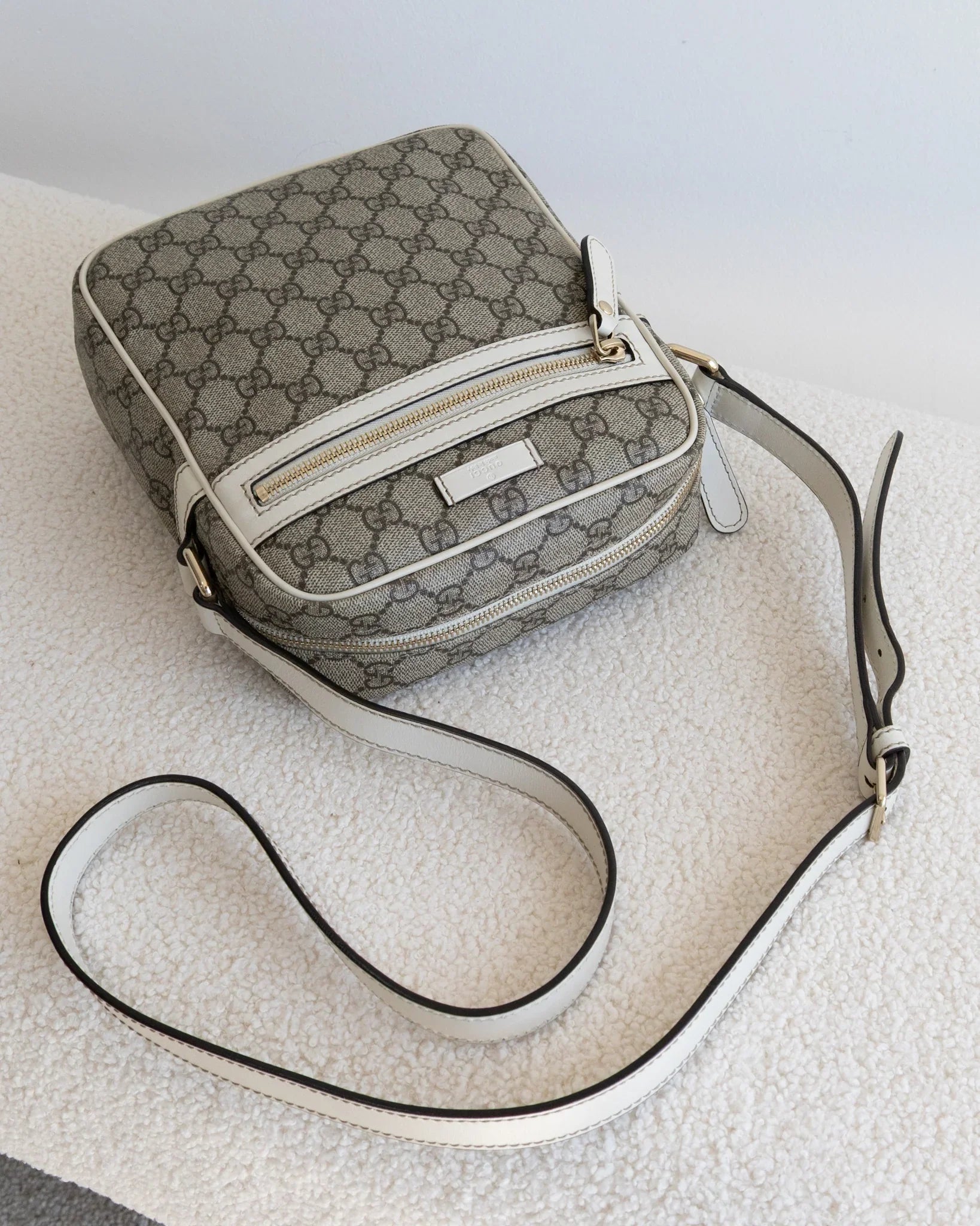 GUCCI GG Crossbody - THE VOG CLOSET