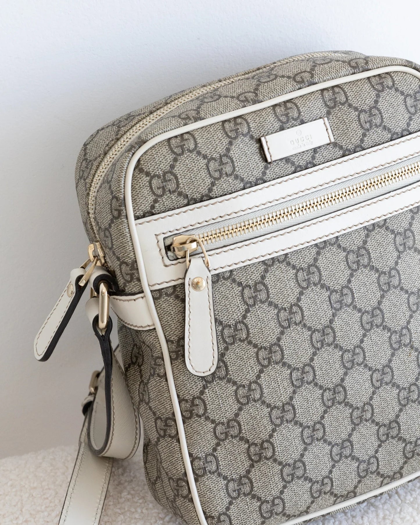 GUCCI GG Crossbody - THE VOG CLOSET