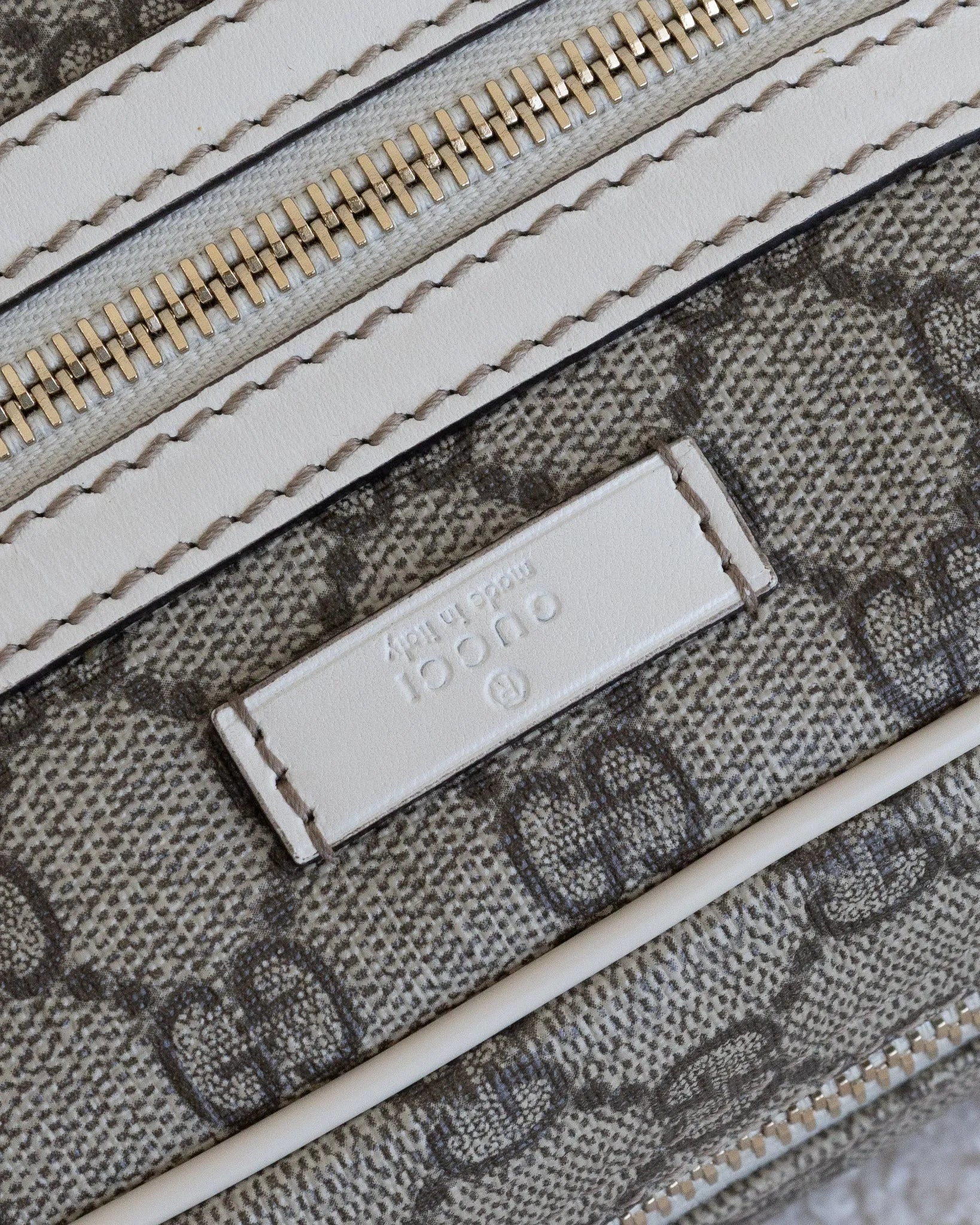 GUCCI GG Crossbody - THE VOG CLOSET