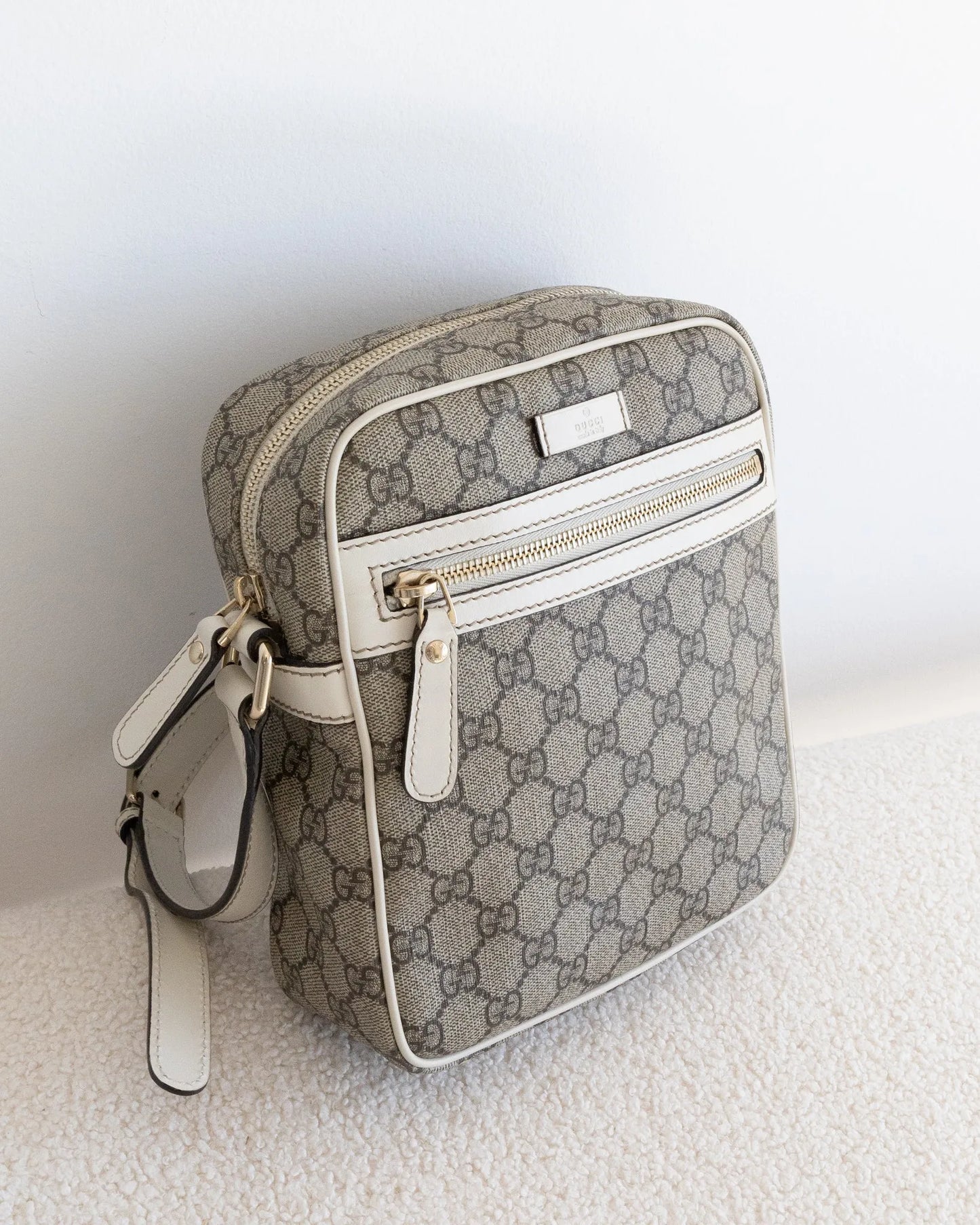 GUCCI GG Crossbody - THE VOG CLOSET
