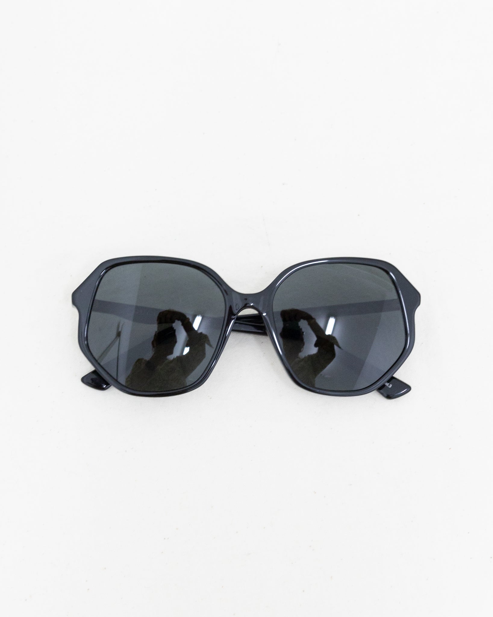 GUCCI Sunglasses - THE VOG CLOSET