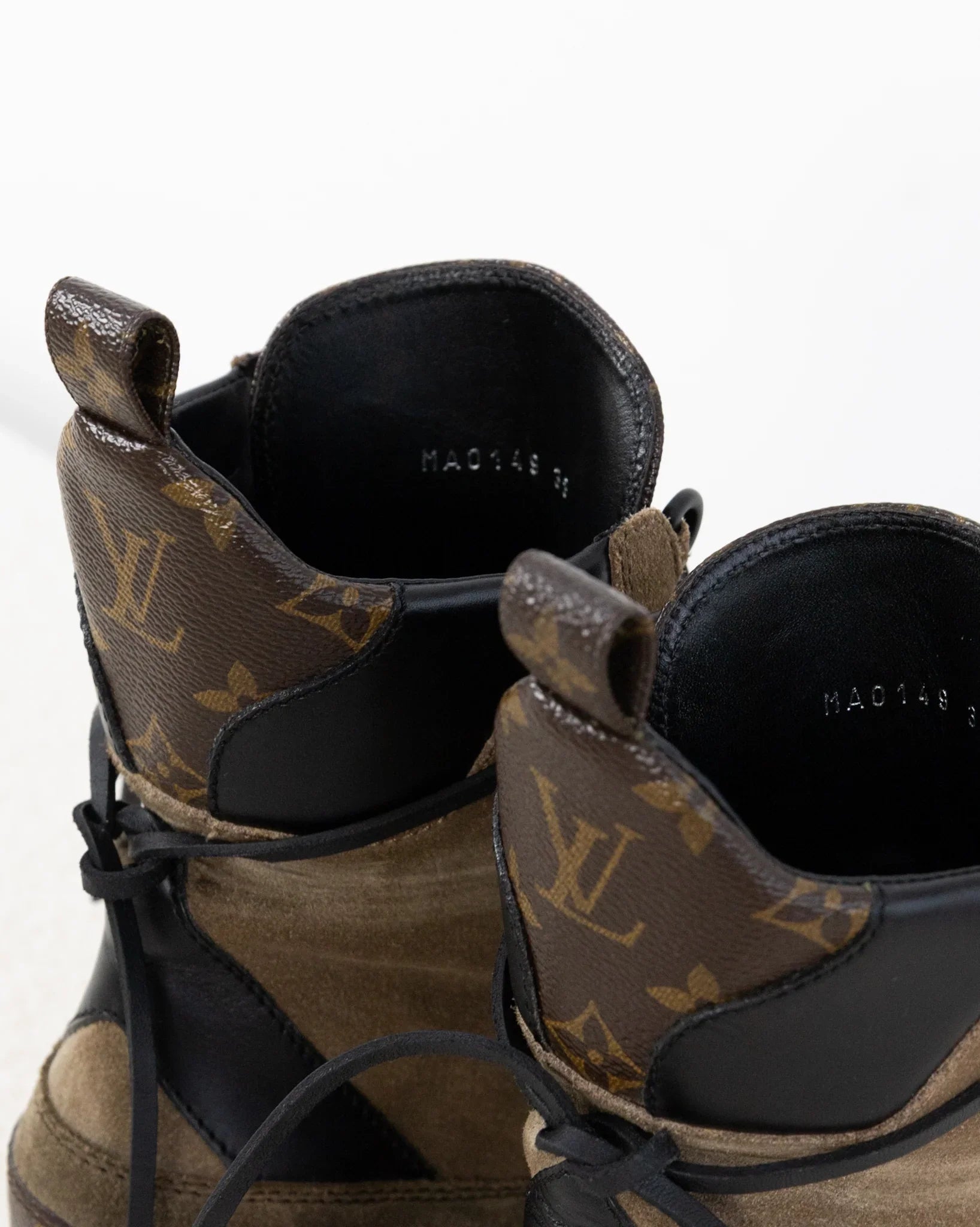 LOUIS VUITTON Desert Boots 38 - THE VOG CLOSET