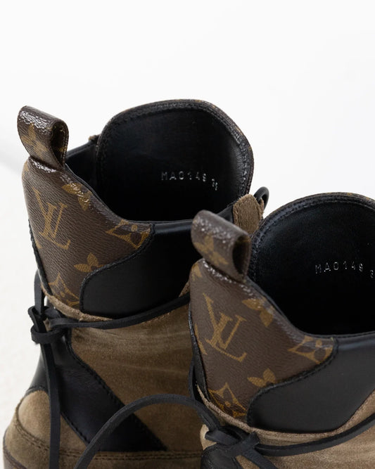 LOUIS VUITTON Desert Boots 38 - THE VOG CLOSET