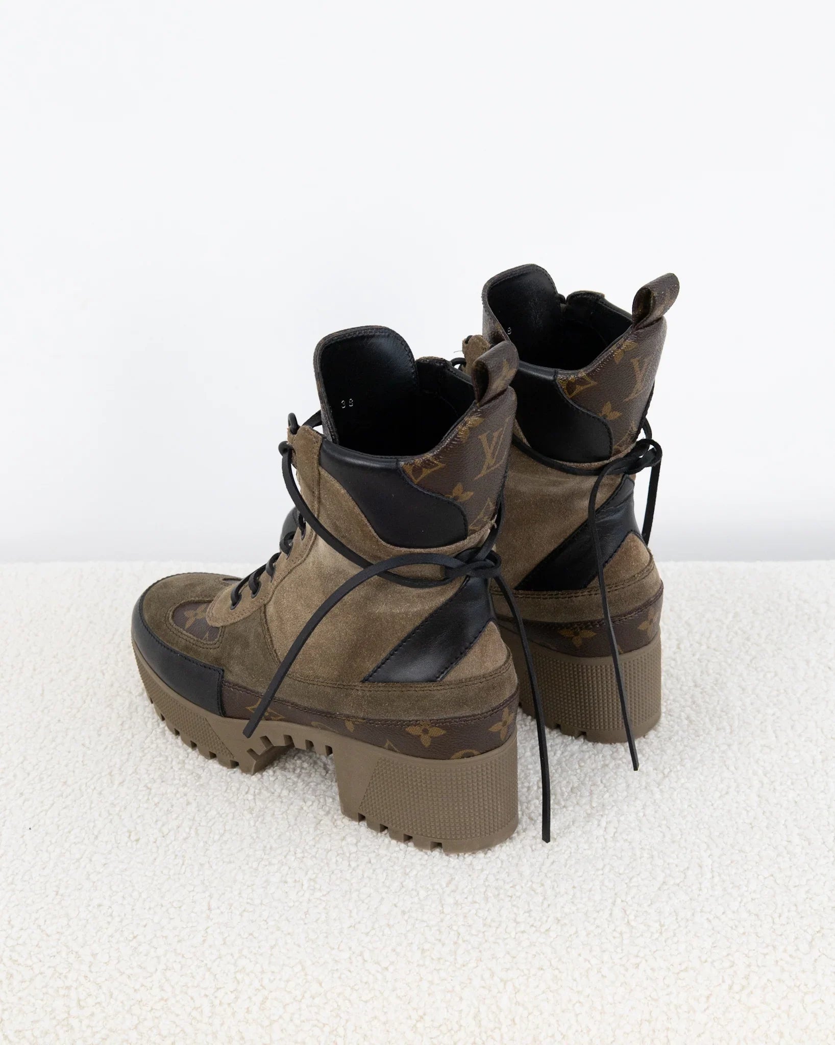 LOUIS VUITTON Desert Boots 38 - THE VOG CLOSET