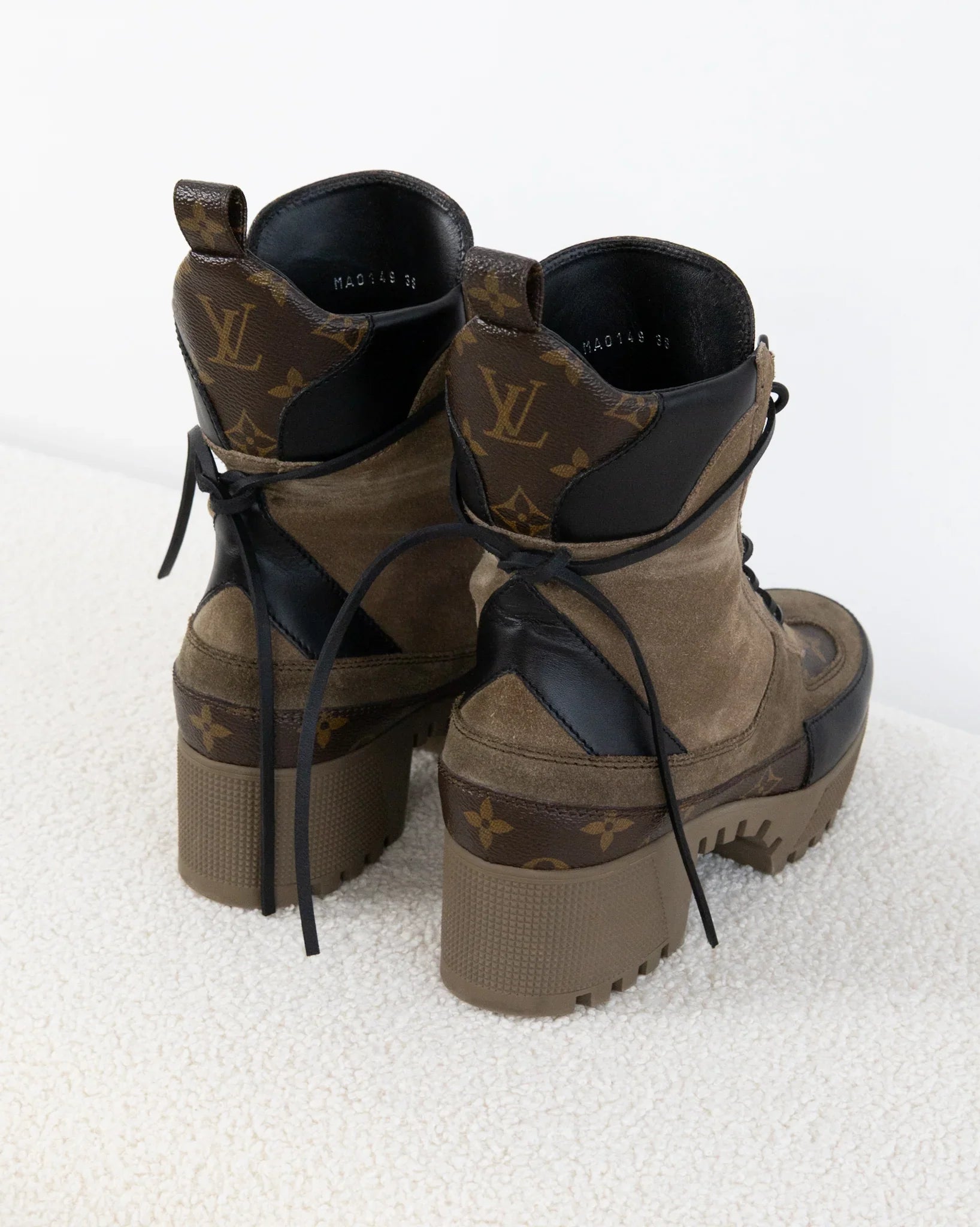 LOUIS VUITTON Desert Boots 38 - THE VOG CLOSET