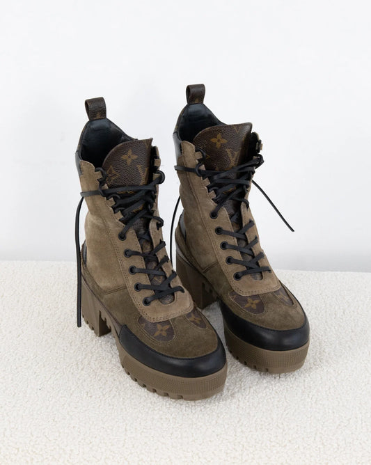LOUIS VUITTON Desert Boots 38 - THE VOG CLOSET