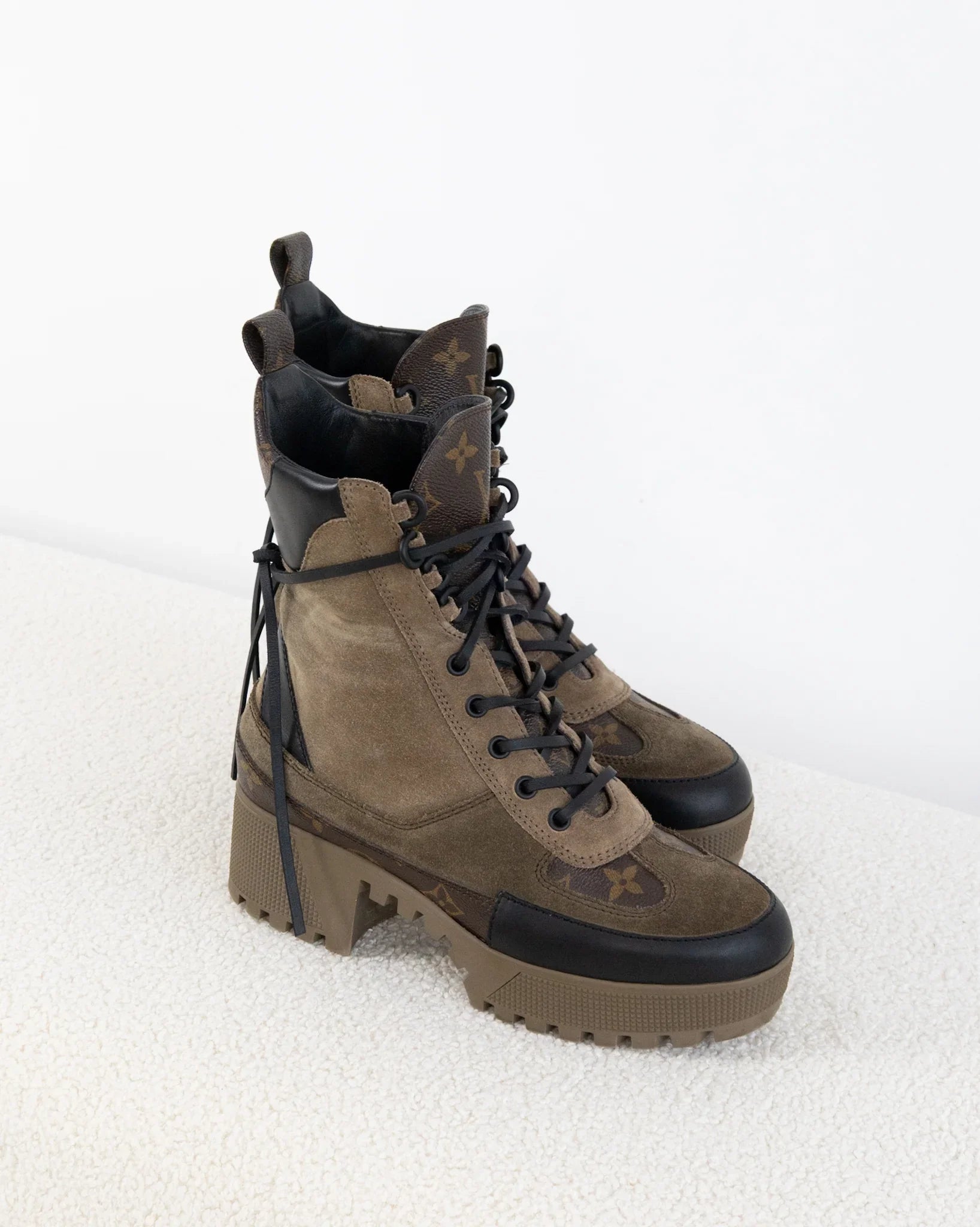 LOUIS VUITTON Desert Boots 38 - THE VOG CLOSET