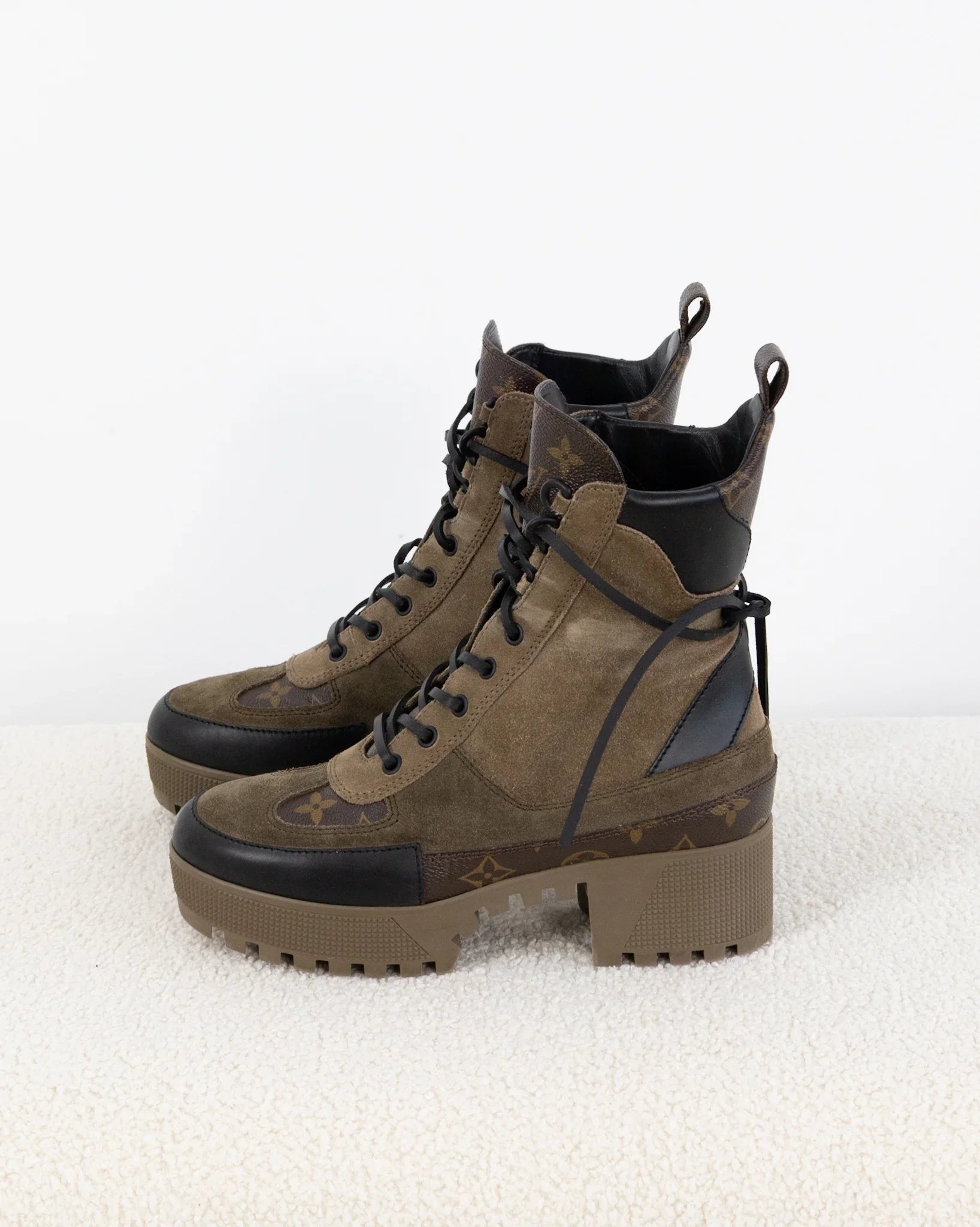LOUIS VUITTON Desert Boots 38 - THE VOG CLOSET