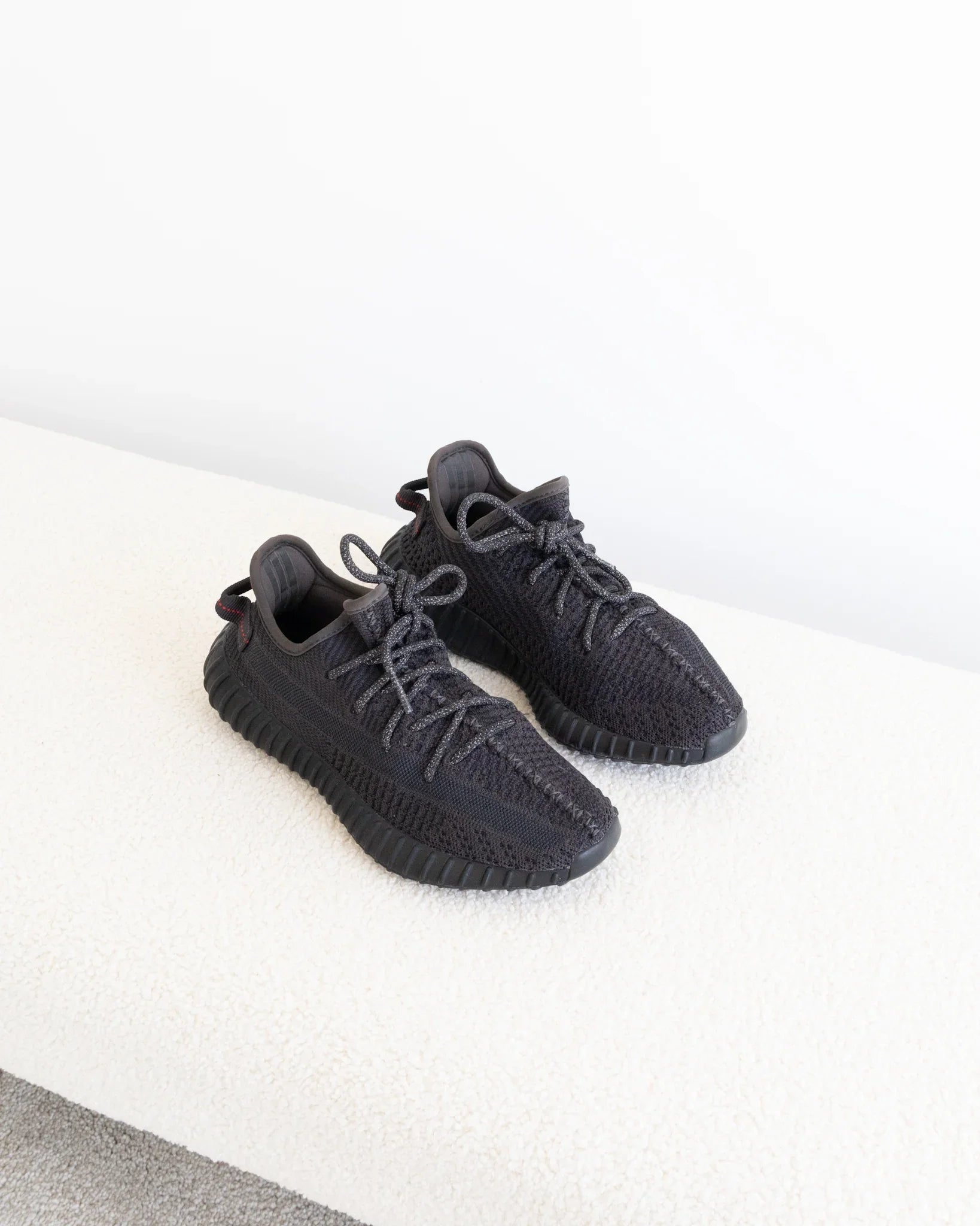 YEEZY Boost 350 V2 41 - THE VOG CLOSET