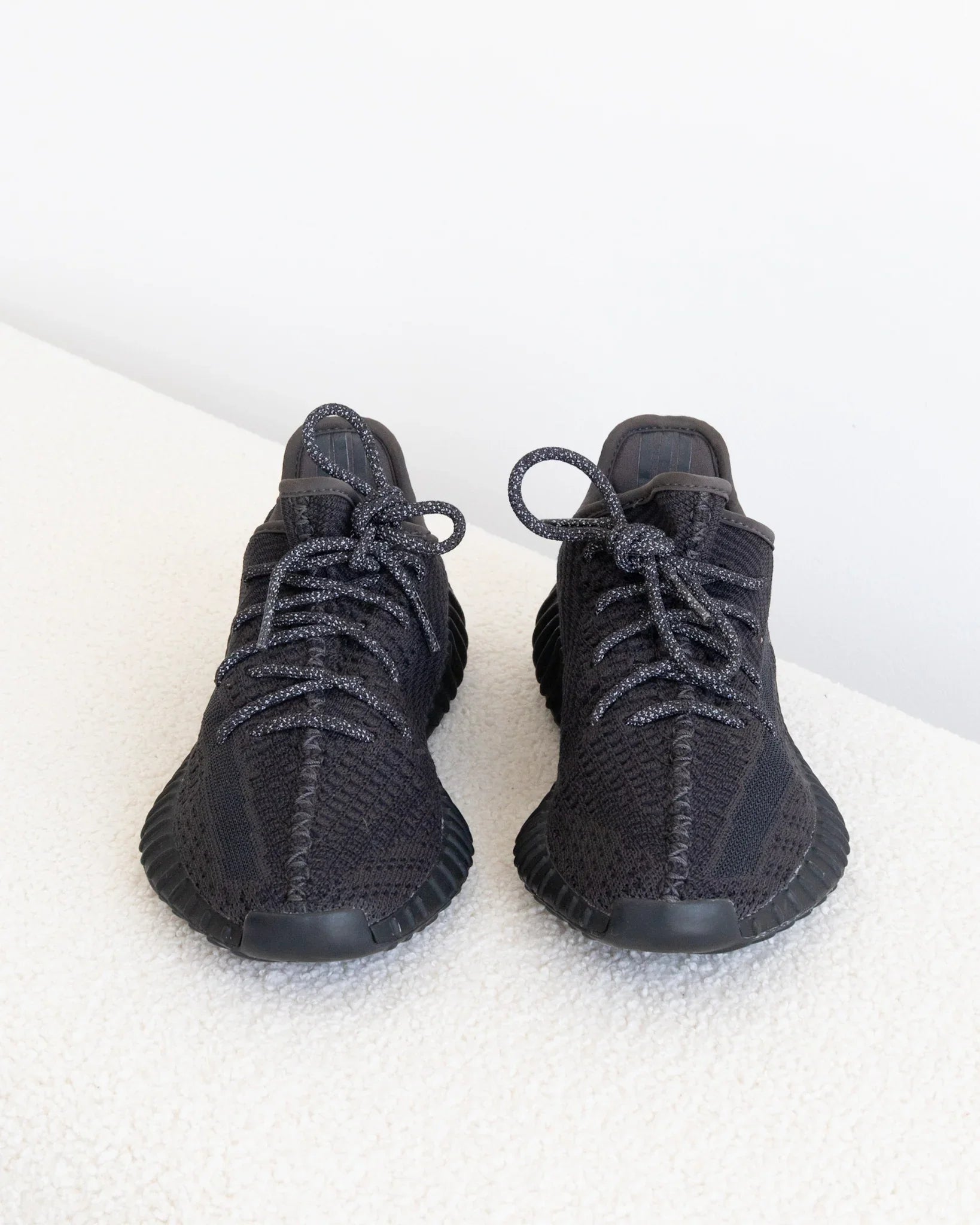 YEEZY Boost 350 V2 41 - THE VOG CLOSET