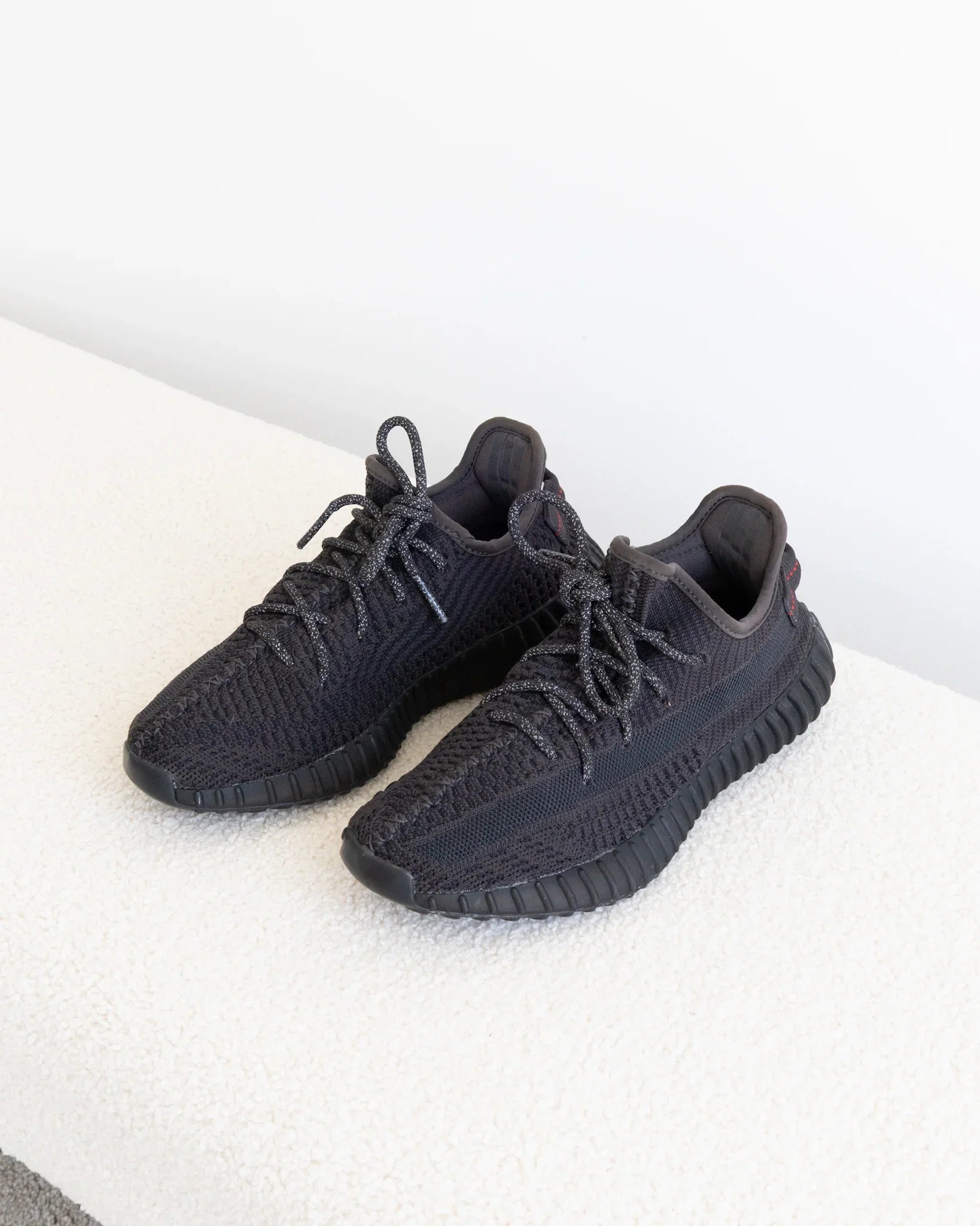 YEEZY Boost 350 V2 41 - THE VOG CLOSET