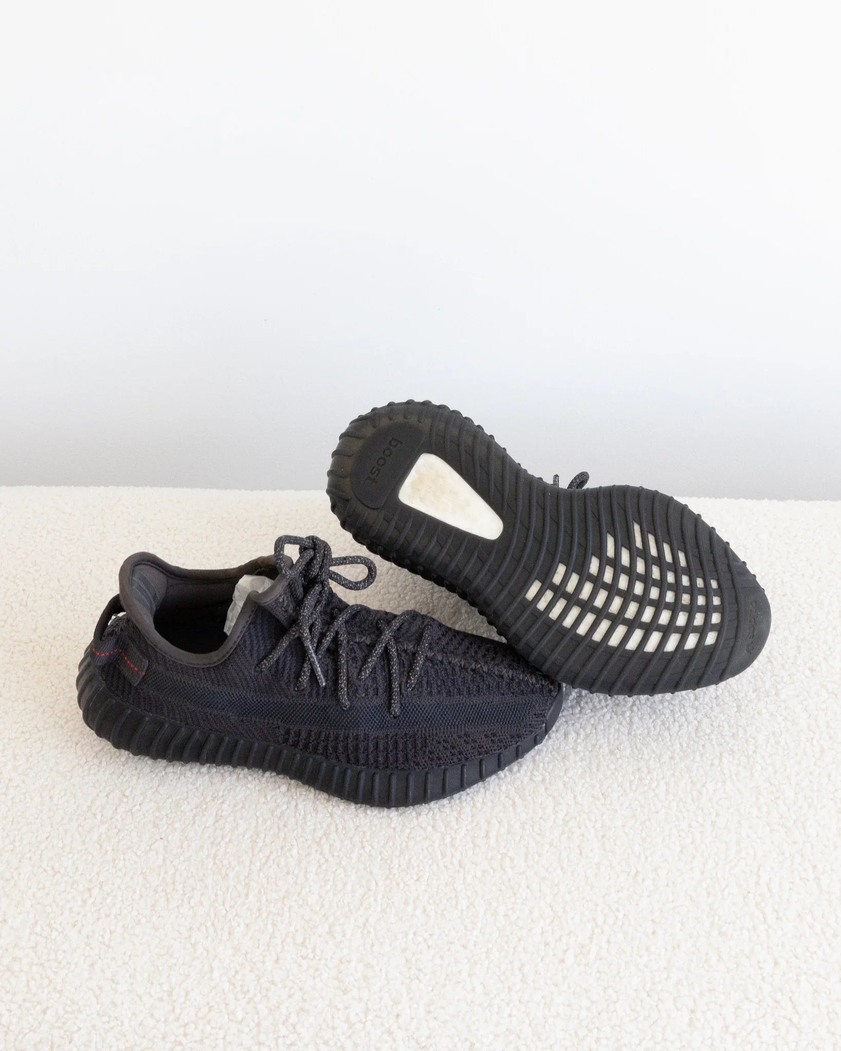 YEEZY Boost 350 V2 41 - THE VOG CLOSET