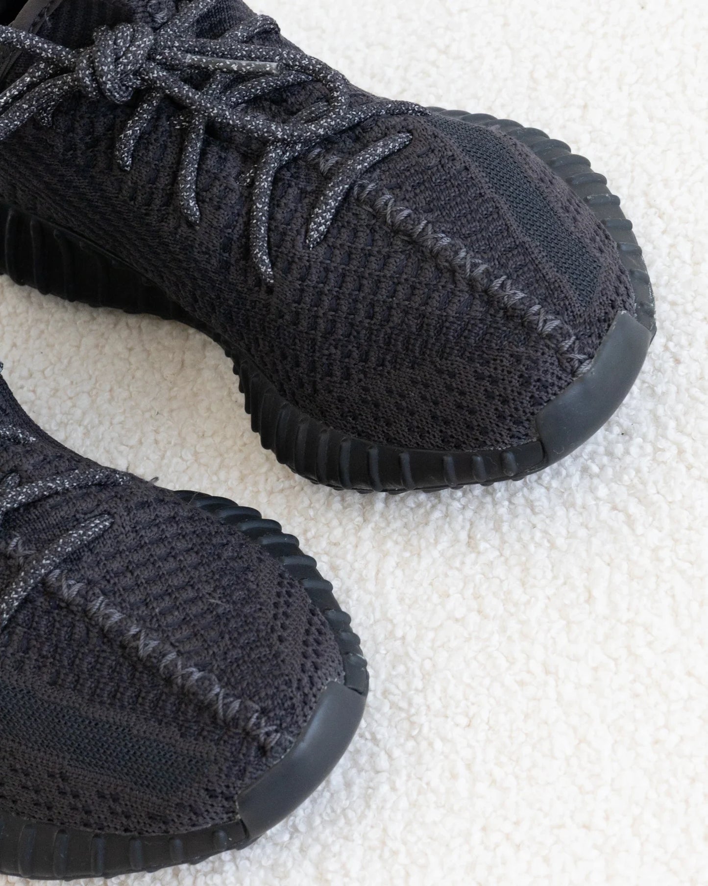 YEEZY Boost 350 V2 41 - THE VOG CLOSET
