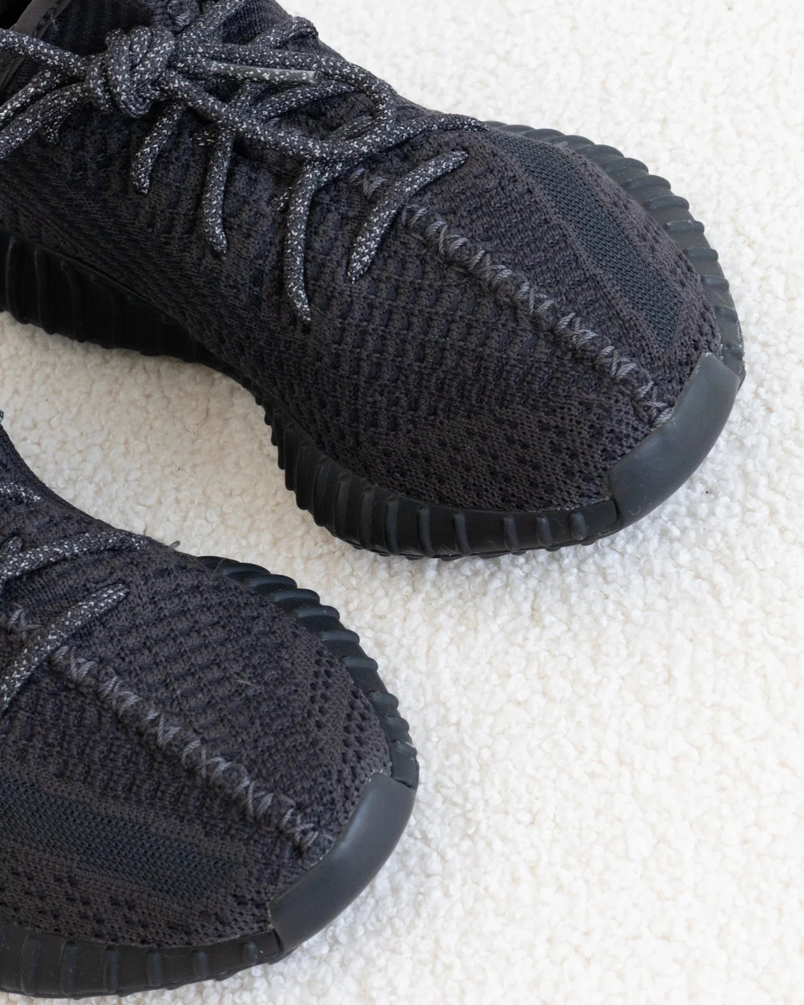 YEEZY Boost 350 V2 41 - THE VOG CLOSET